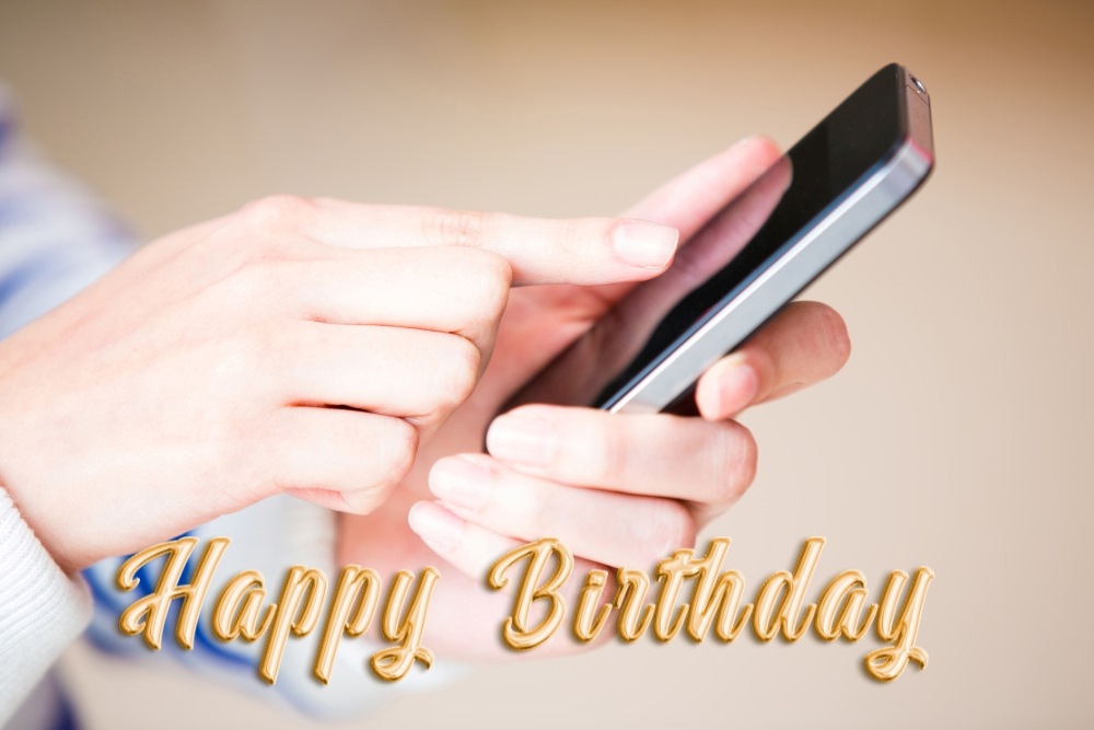 Gửi tin nhắn chúc mừng sinh nhật khách hàng để tạo dựng mối quan hệ 