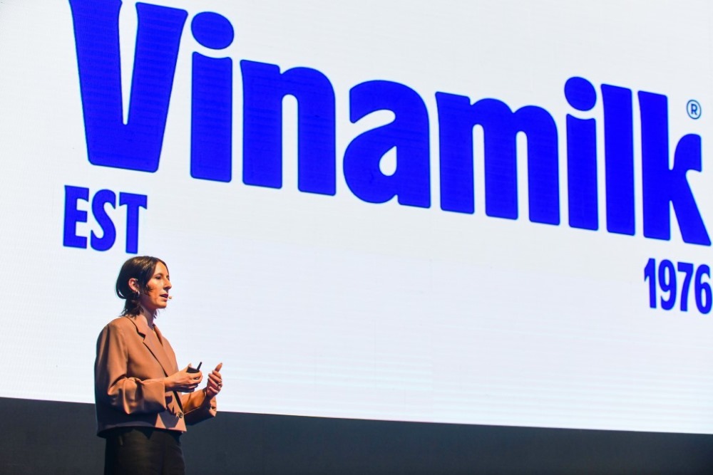 Vinamilk tái định vị thương hiệu với logo mới 