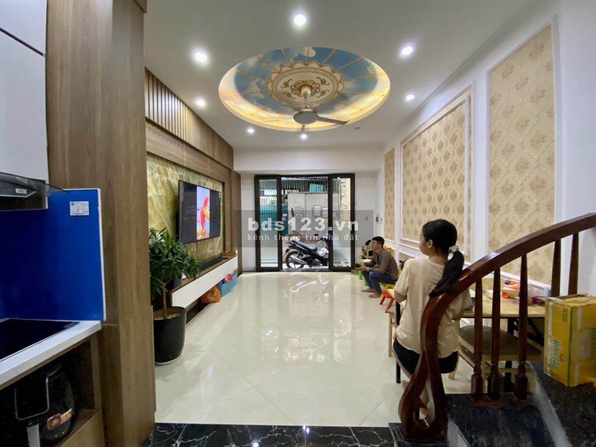 Siêu phẩm nhà riêng cực hiếm tại Trần Duy Hưng, DT 40m2 x 5 tầng giá 5 tỷ
