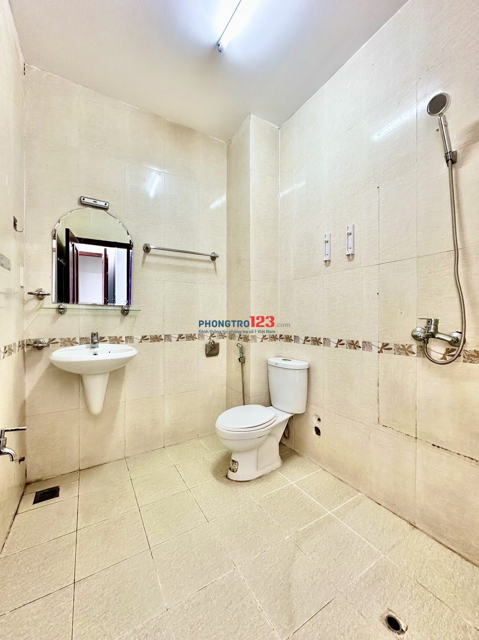  Cho thuê phòng trọ Quận 7 đẹp như trong hình, DT 28m2, giá 4,2 triệu