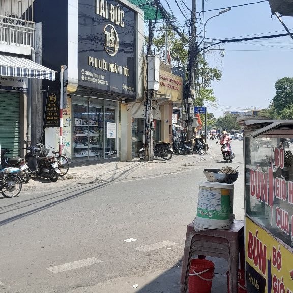 Cần bán nhanh nhà mặt tiền ba tầng trung tâm khu vực cao ráo nhất Huế,  đường Ngự Bình