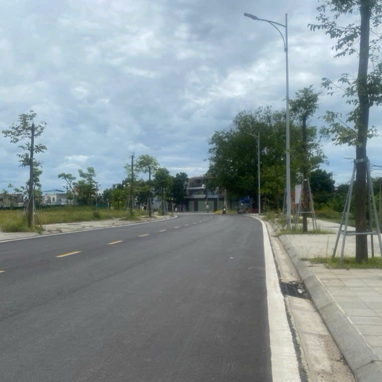 -Đất 100m2 Kiệt Nguyễn Lộ Trạch, khu vực gần hành chính công Tp Huế chỉ 2 tỉ 800 triệu thương lượng