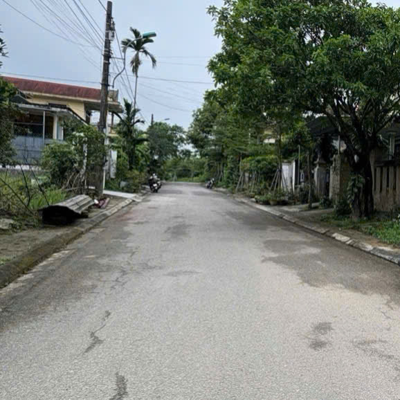 Diện tích: 300m2 thổ cư( ngang 12m, đẹp chuẩn biệt thự) đường ô tô Kiệt Phùng Lưu, Tp Huế!