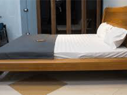 Giường gỗ gõ đỏ hiện đại