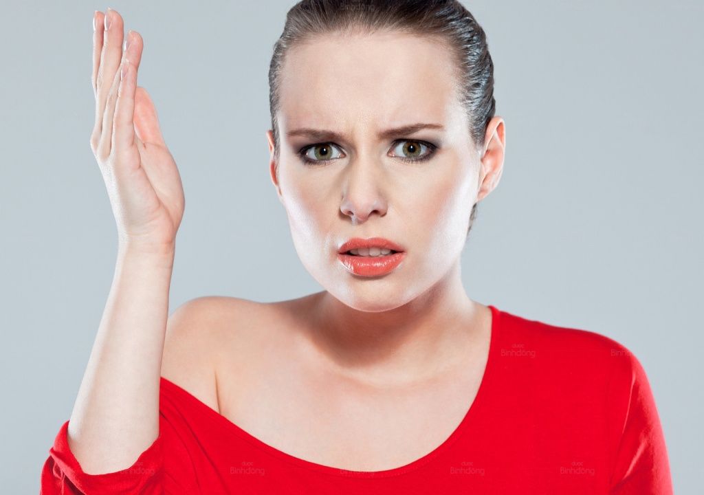 nguoi-phu-nu-kho-chiu.jpg?v=1