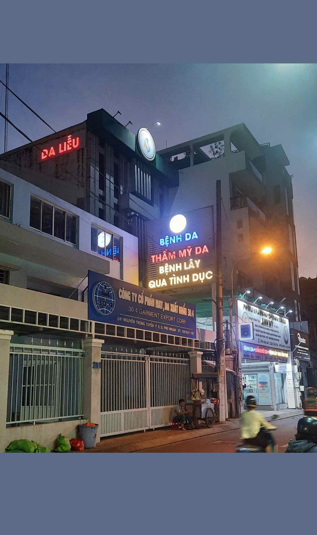 Hình Mặt Bên Phòng Khám Da Liễu Anh Mỹ