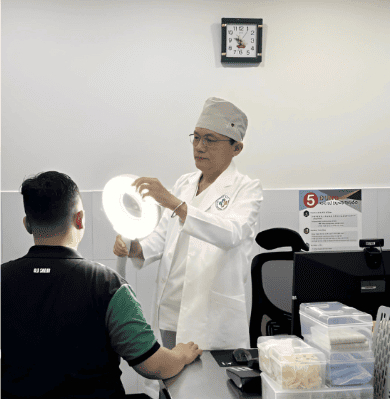 bs-dao-kham-da-anh-my-clinic.png Bs Đạo khám da