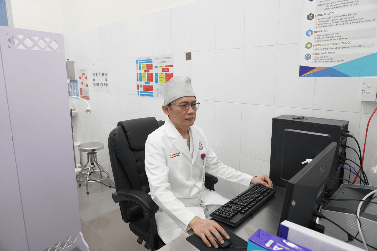 bs-dao-kham-phu-khoa-std-anh-my-clinic.png Bs Đạo khám phụ khoa