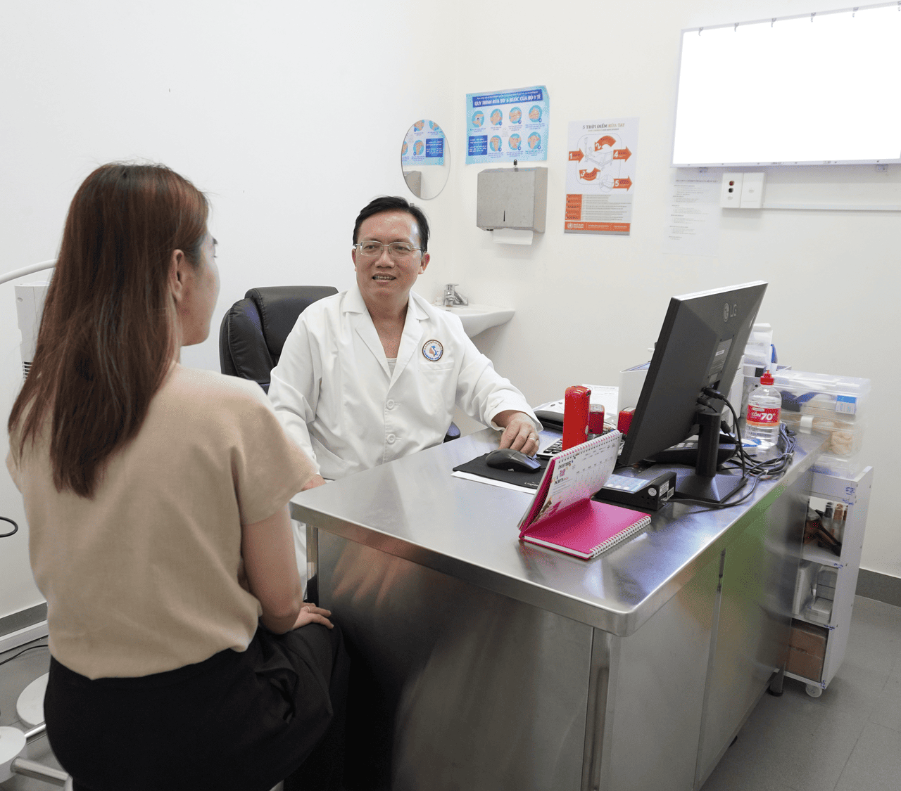 bs-tuan-tu-van-tham-my-da-anh-my-clinic.png Bs Tuấn tư vấn thẩm mỹ da