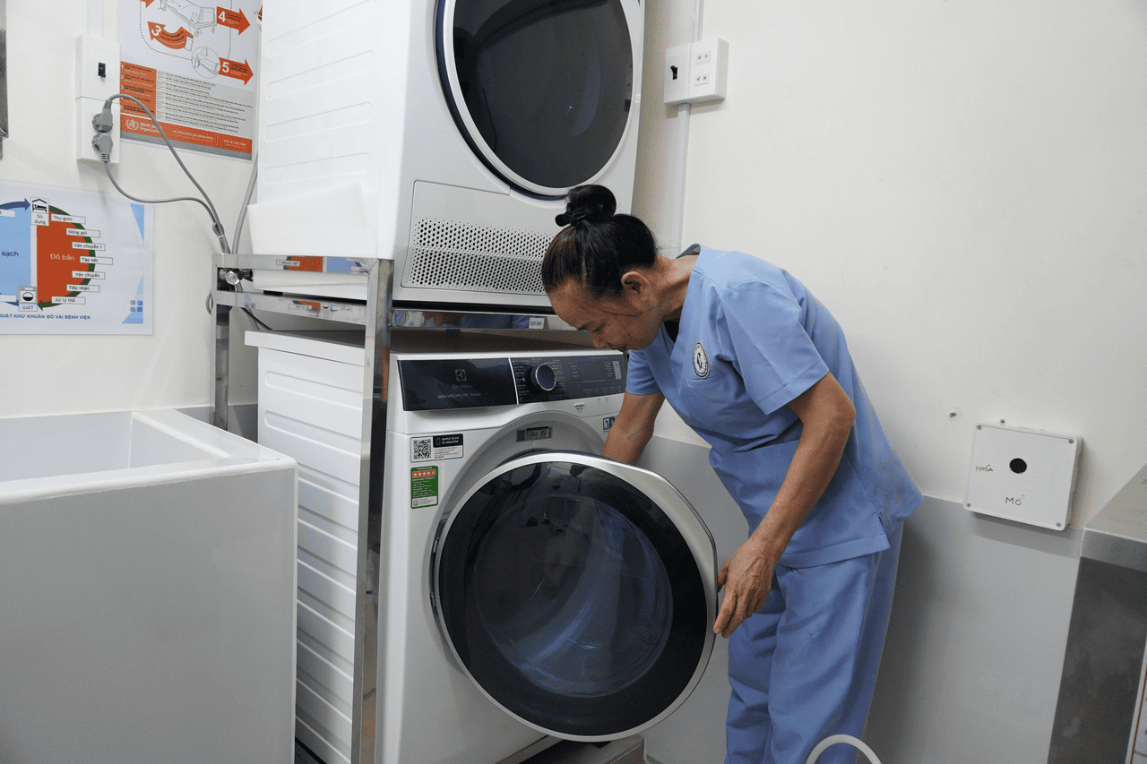 giat-say-do-vai-anh-my-clinic.png Giặt, sấy đồ vải