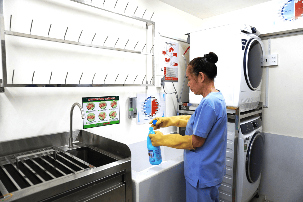 Ng&acirc;m nước tiệt khuẩn đồ vải