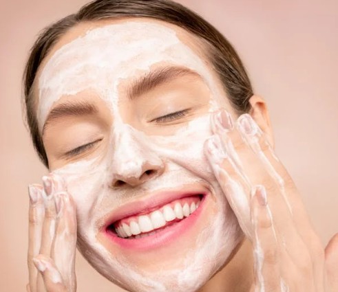  Routine skincare cho da mụn: Hướng dẫn chi tiết từ Bs. Trương Lê Đạo
