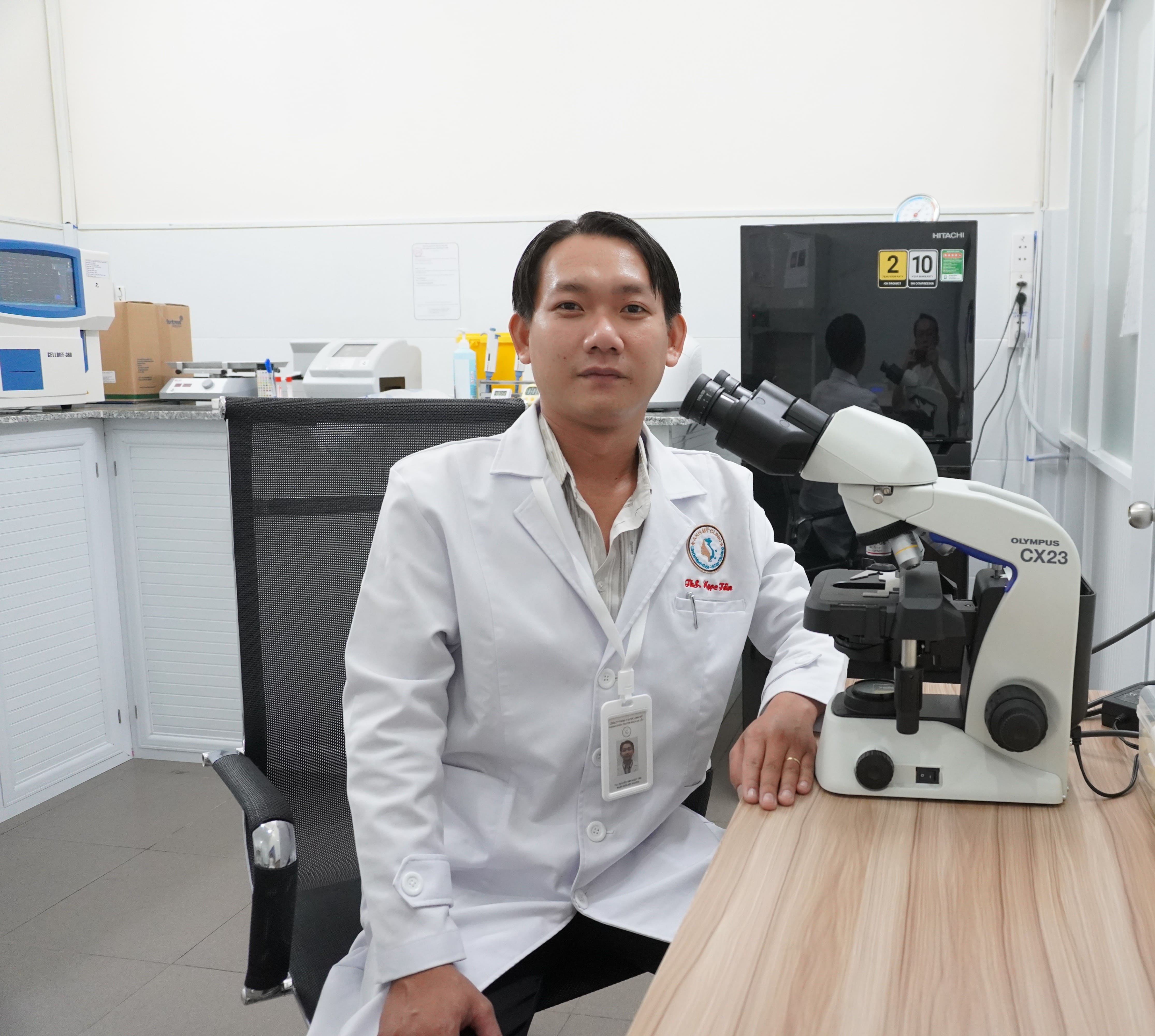soi-tuoi-vi-nam-vi-khuan-anh-my-clinic.jpg Kính hiển vi hiện đại