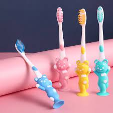 Bàn chải đánh răng cho bé là gì, khi nào nên dùng bàn chải đánh răng cho bé
