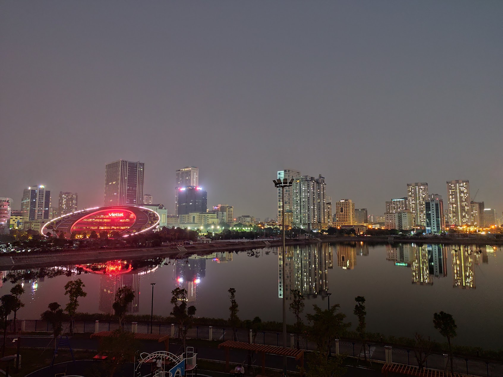 Góc nhìn từ Cung thiếu nhi Hà Nội cơ sở 2 ra Viettel Góc nhìn từ Cung thiếu nhi Hà Nội cơ sở 2 ra Viettel