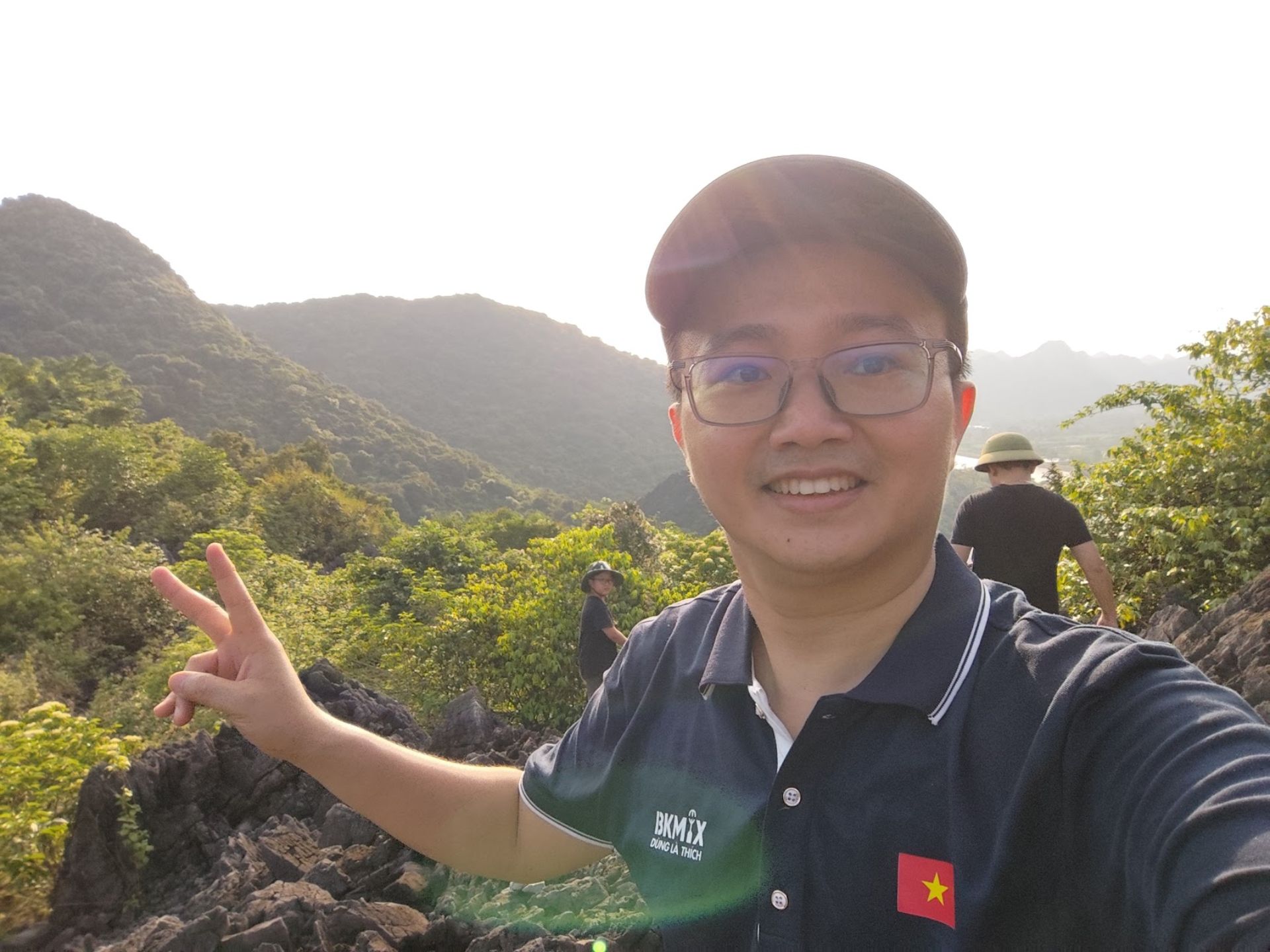 Leo núi Cồng - một thắng cảnh đẹp ngỡ ngàng của quê hương Yên Đồng, Yên Mô, Ninh Bình