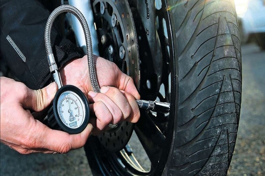 kiểm tra lốp xe máy thường xuyên