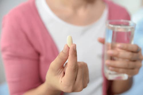 8 cách giảm đau bụng khi uống thuốc phá thai chị em nên biết
